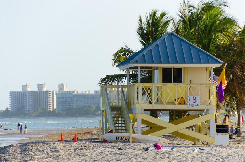 Emiten alerta para no nadar en varias playas de Miami-Dade
