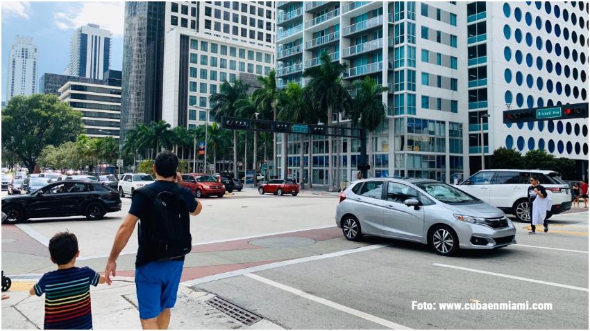Residentes locales en Miami se sienten desplazados por el alto precio de la renta