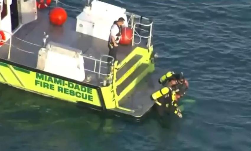 Encuentran dos mujeres sin vida dentro del automóvil que cayó al mar desde  el ferry de Fisher Island en Miami