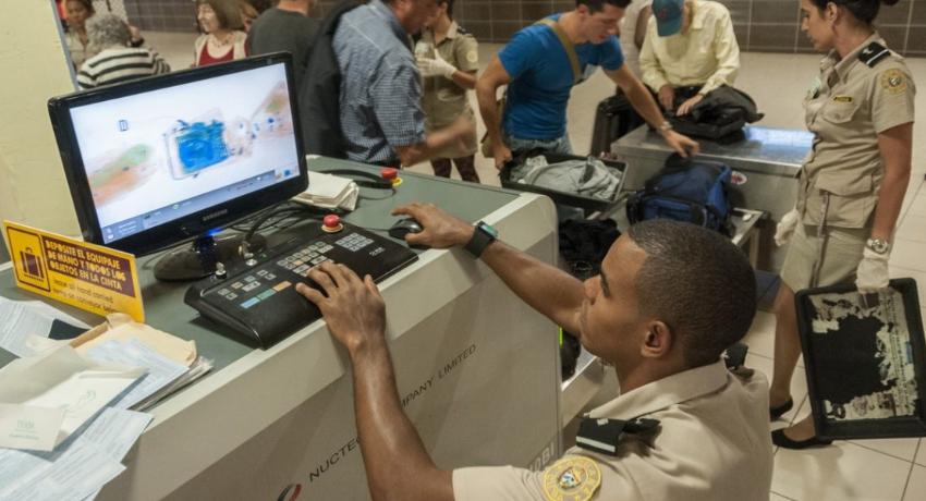 Detienen en el aeropuerto de La Habana un pasajero con cápsulas de drogas en el interior de su cuerpo