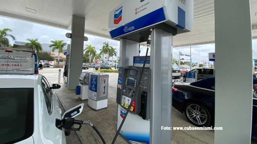 Precio de la gasolina vuelve a bajar y se coloca en el más bajo de los últimos 7 meses