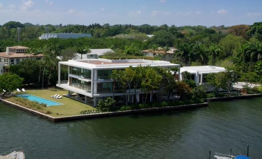 Empresario cubanoamericano Jorge Mas vende la mansión más cara de Coconut Grove en Miami
