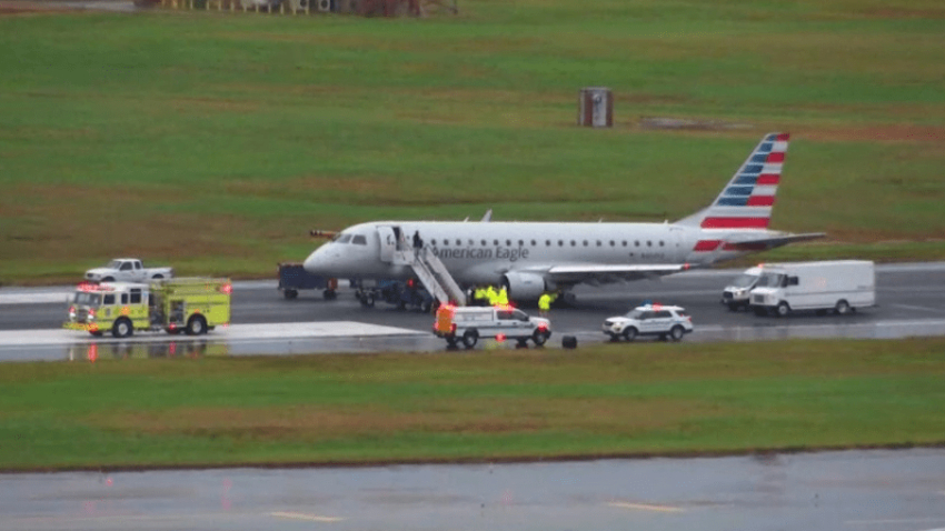 Vuelo de American Airlines sufre emergencia tras reventarse las llantas en el aterrizaje