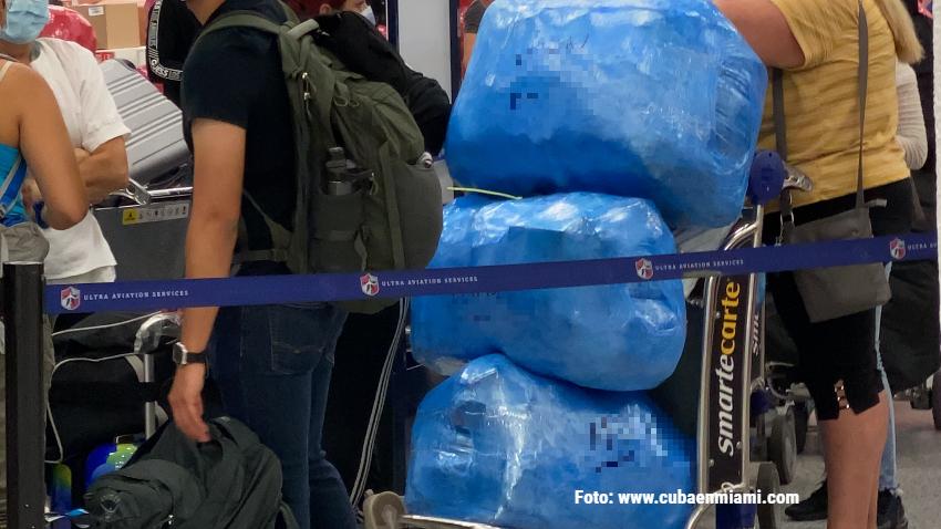 En los equipajes hacia Cuba predominan los alimentos, aseo y medicamentos según el régimen