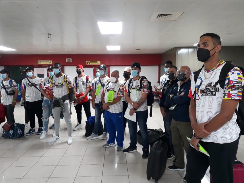 Llegan a Cuba solo la mitad de los peloteros que salieron a participar en torneo en México