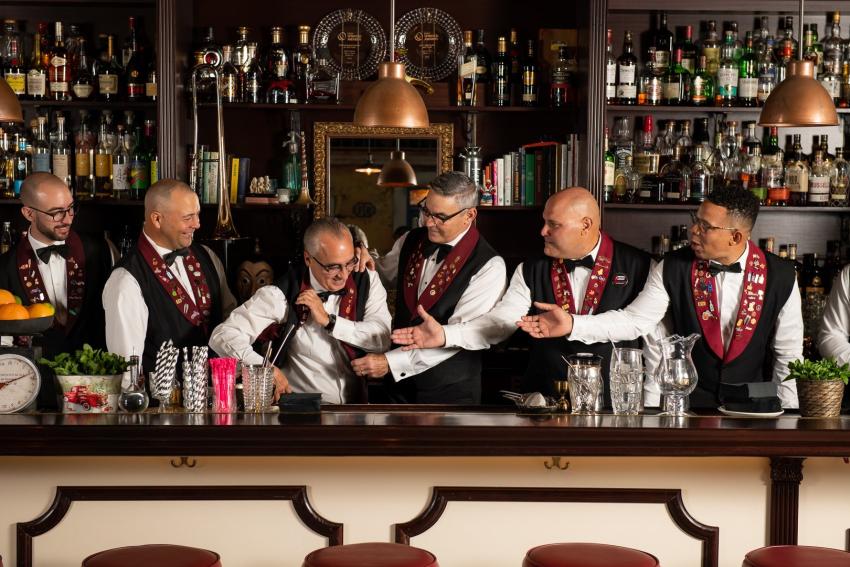 Conocido bar cubano en la Calle Ocho de Miami entre los 50 mejores del mundo
