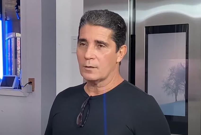 El actor cubano Erdwin Fernández acude a sus redes sociales para pedir a sus colegas romper el silencio, mañana podemos clamar por lo mismo: “AMISTAD, APOYO, AMOR”