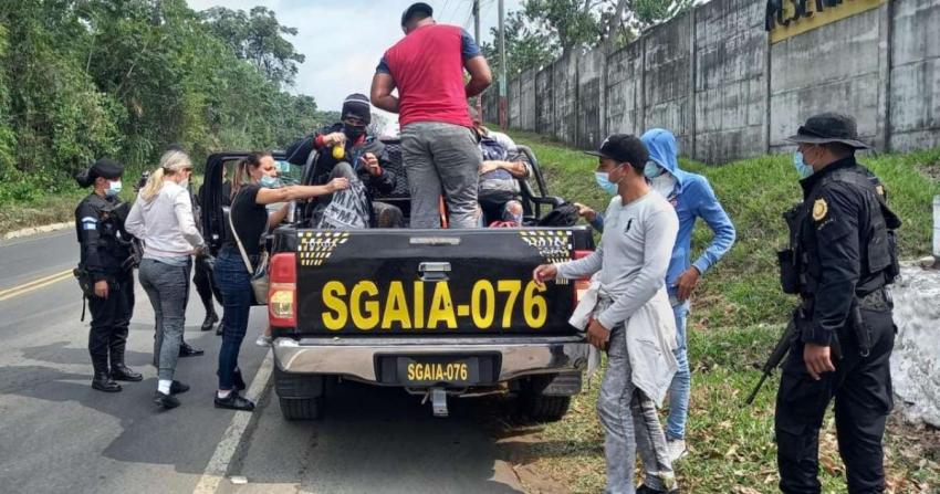 Autoridades interceptan a 8 inmigrantes Cubanos en Guatemala