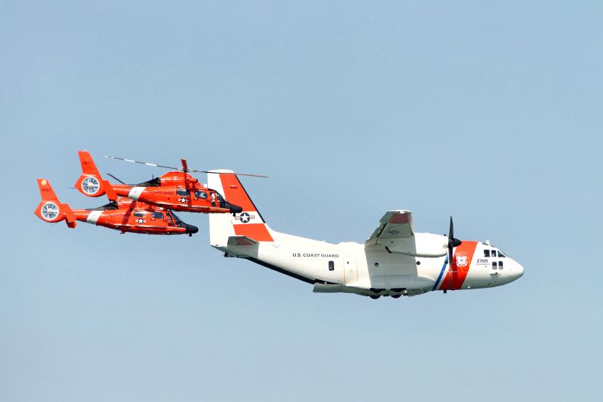 Guardia Costera de Estados Unidos comienza a realizar vuelos sobre el Sur de la Florida ante la llegada masiva de balseros