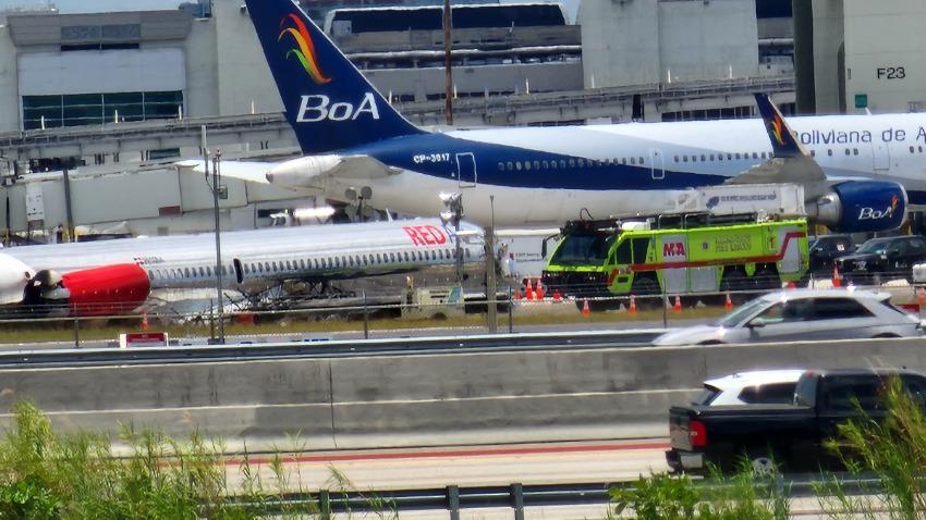 Avión que se incendió en el Aeropuerto Internacional de Miami es retirado de la pista