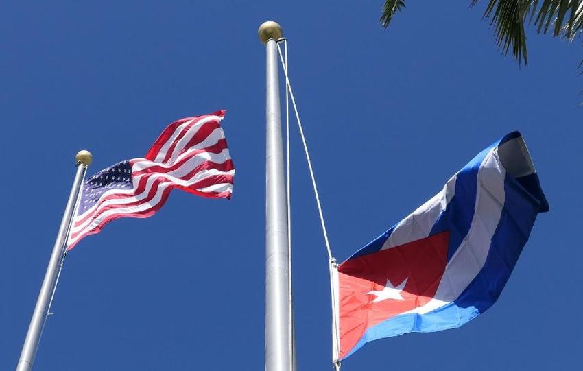 Alcaldía de Miami iza la bandera cubana en recordatorio del aniversario del 11J