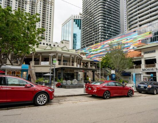Venden famoso espacio donde está el Mary Brickell Village en Miami y construirán más rascacielos