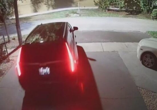 Roban auto valorado en 100 mil dólares de una casa en North Miami Beach