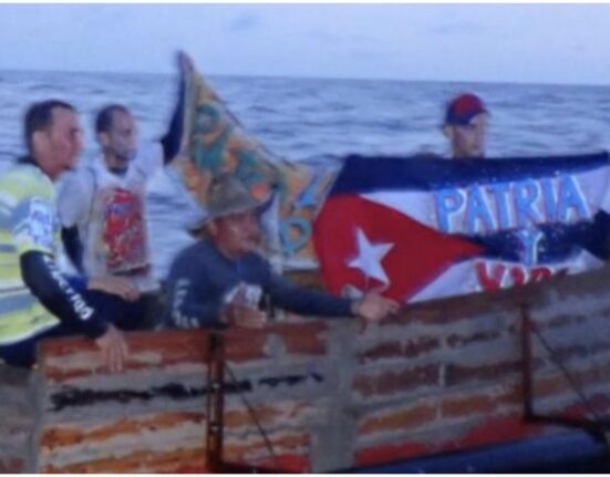 Agentes de la Patrulla Fronteriza respondieron a tres desembarcos con 43 balseros cubanos