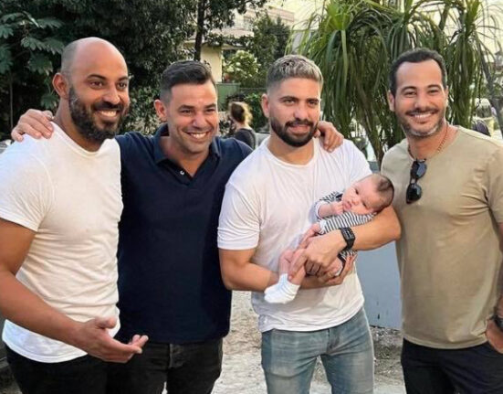 Alejandro Cuervo comparte la felicidad de ser padre con sus colegas y amigos: "Bastian conociendo a sus tíos"