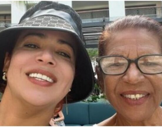 Humorista cubana Cuqui la Mora se encuentra con su madre en Punta Cana