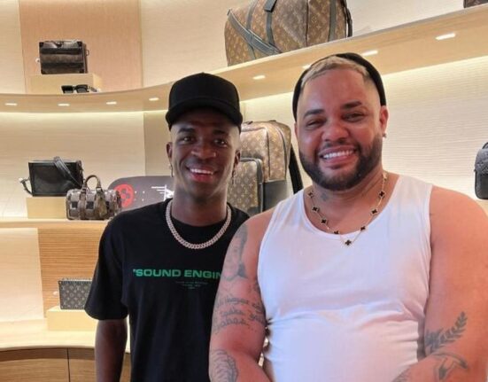 Reguetonero cubano El Taiger se encuentra en Miami con la estrella del fútbol brasileño, Vinicius