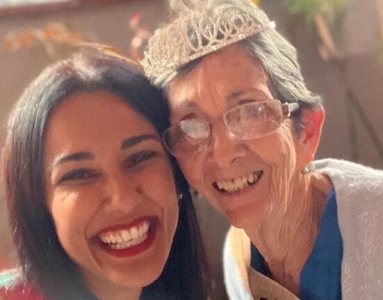 Camila Arteche en Cuba celebrando los 90 años de su abuelita